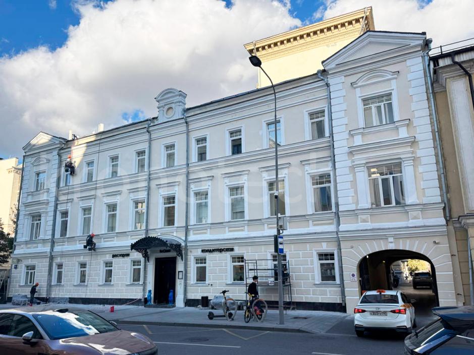 Фасад здания после ремонта, вид со стороны улицы
